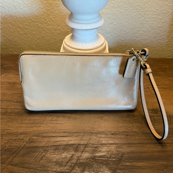 Coach Cream Clutch Sleek Wristlet Bag - Picture 2 of 9